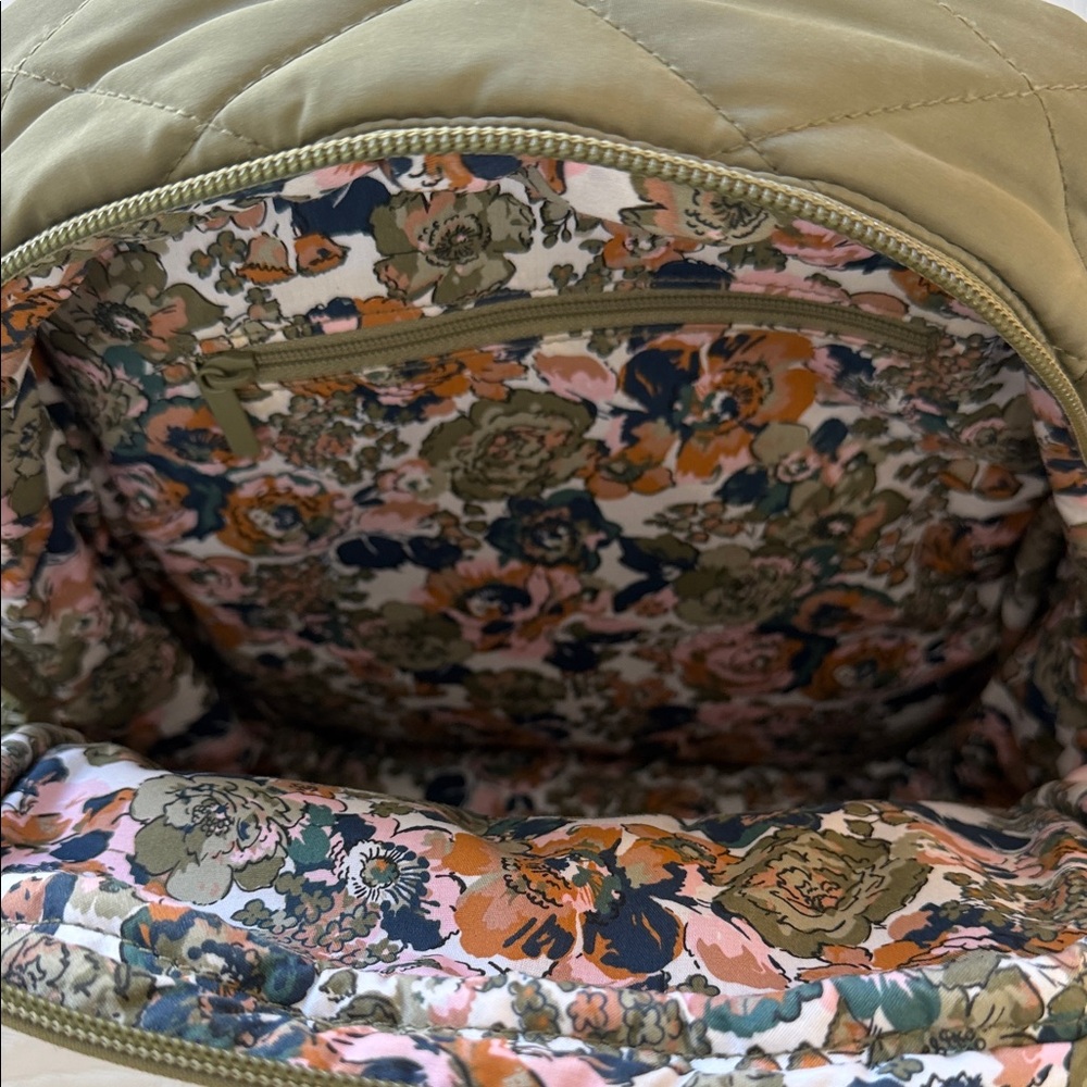 Vera Bradley Olive Quilted Backpack and Wristlet Set - Picture 9 of 15